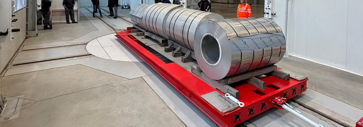 Obrotnik hydrauliczny do transportu szynowego ciężkich ładunków